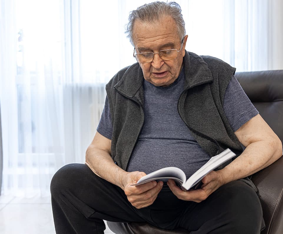 elderly-man-reading